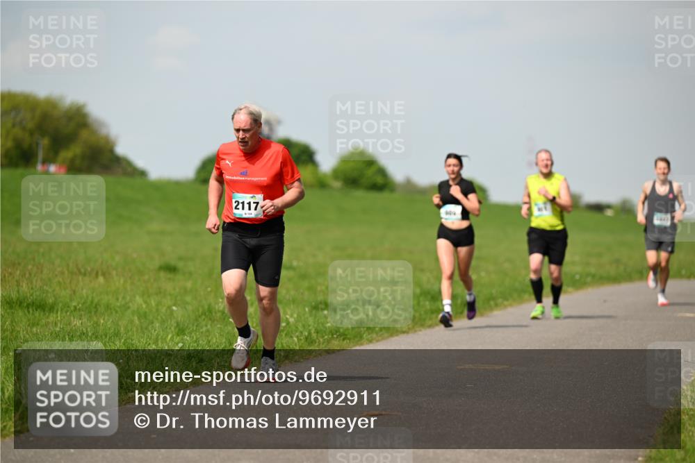 10.05.2026 - 8. Wedeler Halbmarathon Dr. Thomas Lammeyer http://msf.ph/oto/9692911 10.05.2026 11:16:42 Laufen 2117 meine-sportfotos.de