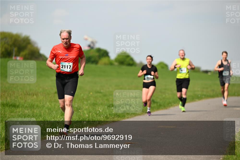 10.05.2026 - 8. Wedeler Halbmarathon Dr. Thomas Lammeyer http://msf.ph/oto/9692919 10.05.2026 11:16:42 Laufen 2117 meine-sportfotos.de