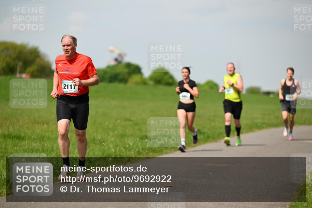 10.05.2026 - 8. Wedeler Halbmarathon Dr. Thomas Lammeyer http://msf.ph/oto/9692922 10.05.2026 11:16:42 Laufen 2117, 124 meine-sportfotos.de