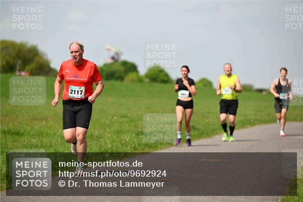 10.05.2026 - 8. Wedeler Halbmarathon Dr. Thomas Lammeyer http://msf.ph/oto/9692924 10.05.2026 11:16:42 Laufen 2117, 124 meine-sportfotos.de