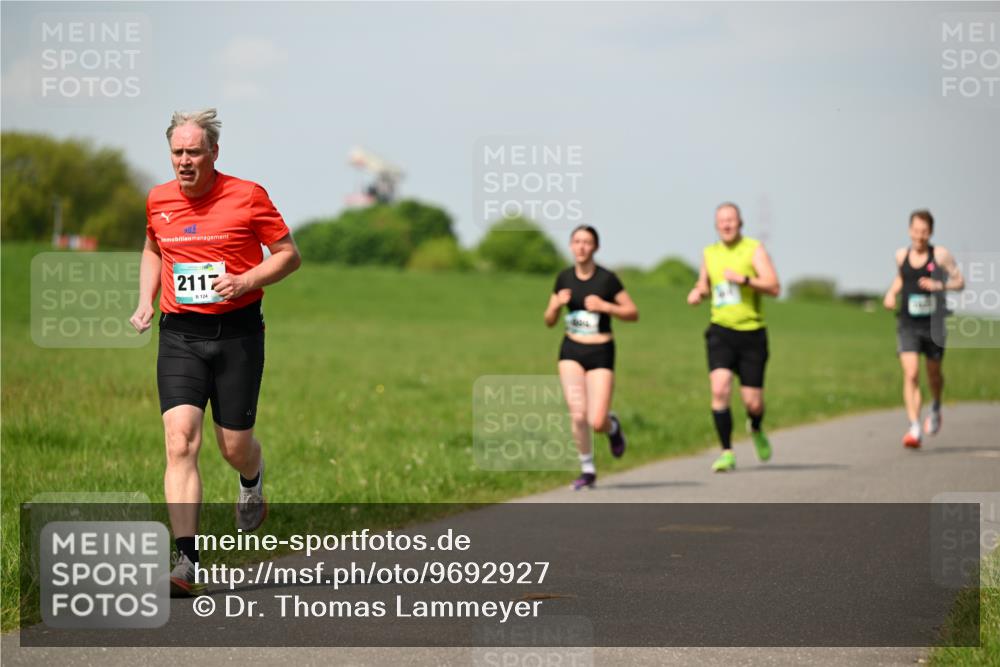 10.05.2026 - 8. Wedeler Halbmarathon Dr. Thomas Lammeyer http://msf.ph/oto/9692927 10.05.2026 11:16:43 Laufen 2117, 8124 meine-sportfotos.de