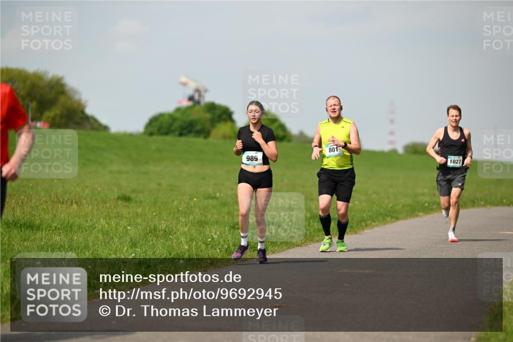 10.05.2026 - 8. Wedeler Halbmarathon Dr. Thomas Lammeyer http://msf.ph/oto/9692945 10.05.2026 11:16:44 Laufen 989, 801, 1027 meine-sportfotos.de
