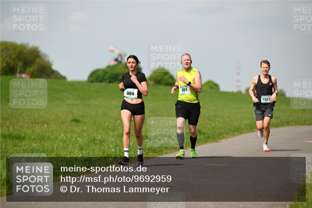 10.05.2026 - 8. Wedeler Halbmarathon Dr. Thomas Lammeyer http://msf.ph/oto/9692959 10.05.2026 11:16:45 Laufen 801, 989, 1027 meine-sportfotos.de