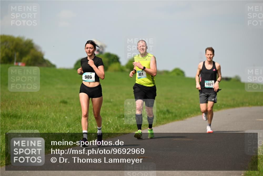 10.05.2026 - 8. Wedeler Halbmarathon Dr. Thomas Lammeyer http://msf.ph/oto/9692969 10.05.2026 11:16:45 Laufen 989, 801, 1027 meine-sportfotos.de