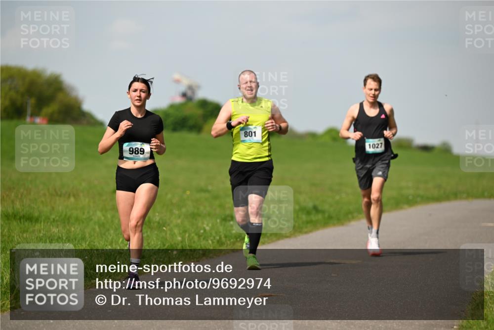 10.05.2026 - 8. Wedeler Halbmarathon Dr. Thomas Lammeyer http://msf.ph/oto/9692974 10.05.2026 11:16:46 Laufen 989, 801, 1027 meine-sportfotos.de