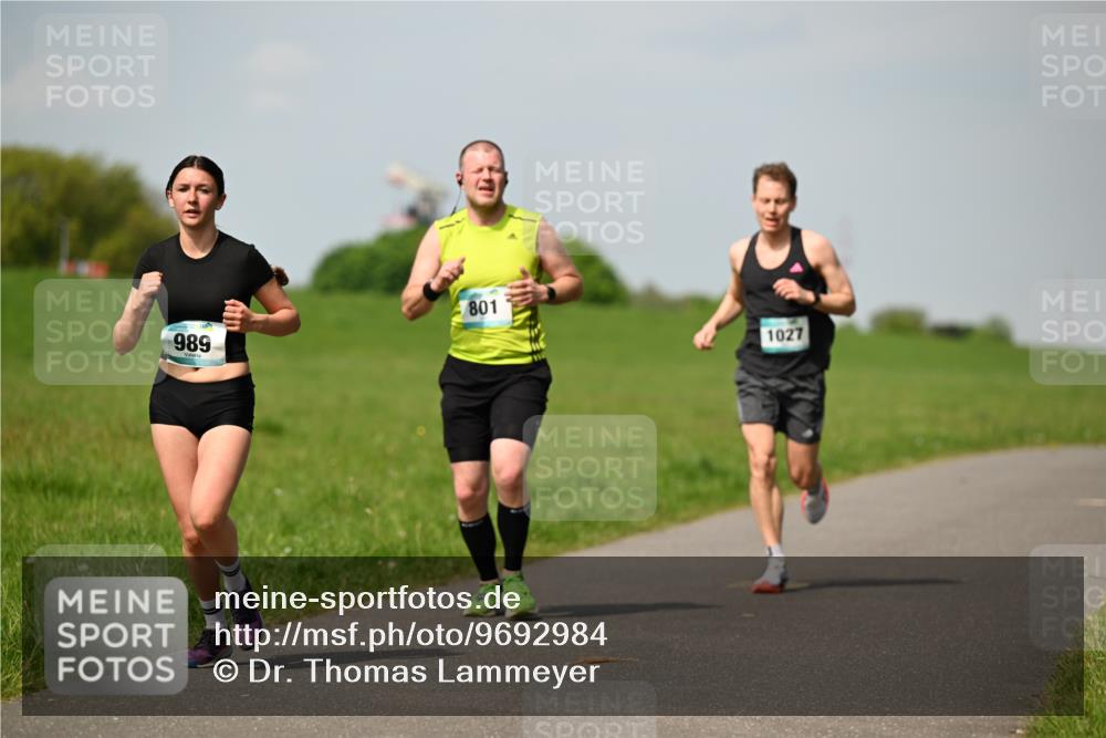 10.05.2026 - 8. Wedeler Halbmarathon Dr. Thomas Lammeyer http://msf.ph/oto/9692984 10.05.2026 11:16:46 Laufen 801, 989, 1027 meine-sportfotos.de
