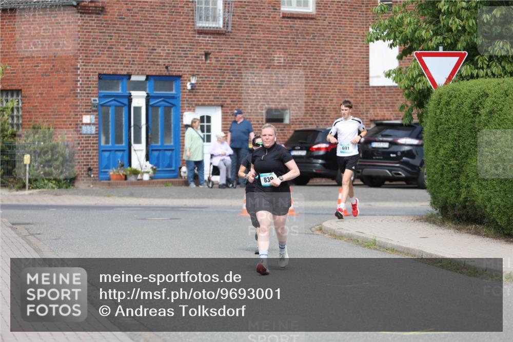 10.05.2026 - 8. Wedeler Halbmarathon Andreas Tolksdorf http://msf.ph/oto/9693001 10.05.2026 10:17:45 Laufen 830, 691 meine-sportfotos.de