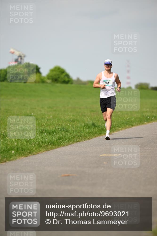10.05.2026 - 8. Wedeler Halbmarathon Dr. Thomas Lammeyer http://msf.ph/oto/9693021 10.05.2026 11:17:04 Laufen 521 meine-sportfotos.de