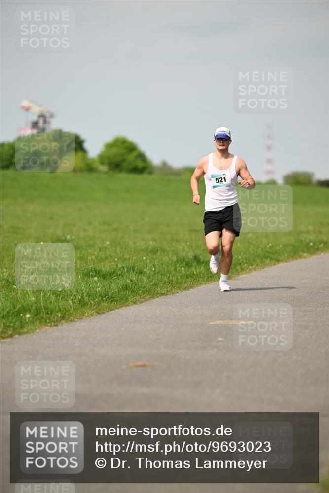 10.05.2026 - 8. Wedeler Halbmarathon Dr. Thomas Lammeyer http://msf.ph/oto/9693023 10.05.2026 11:17:04 Laufen 521 meine-sportfotos.de