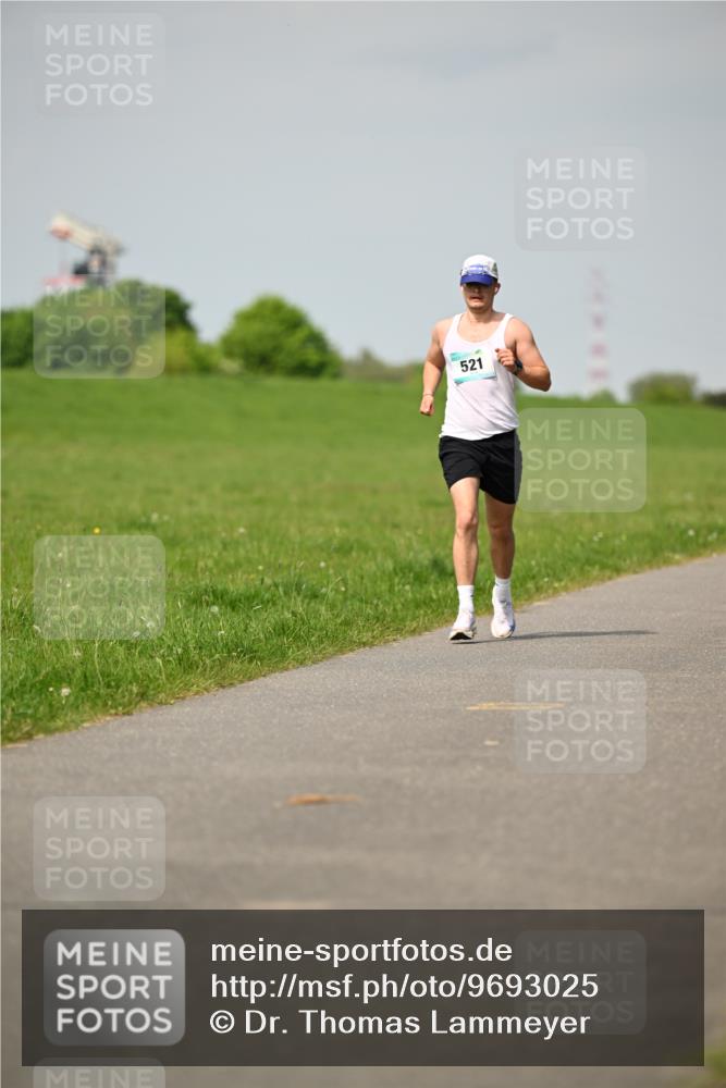 10.05.2026 - 8. Wedeler Halbmarathon Dr. Thomas Lammeyer http://msf.ph/oto/9693025 10.05.2026 11:17:04 Laufen 521 meine-sportfotos.de