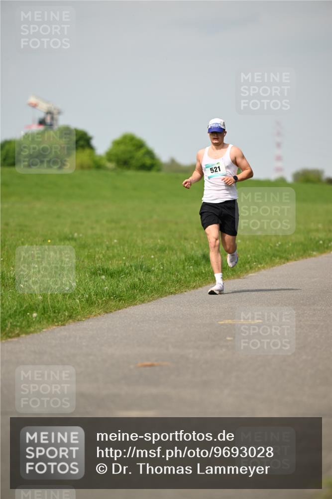 10.05.2026 - 8. Wedeler Halbmarathon Dr. Thomas Lammeyer http://msf.ph/oto/9693028 10.05.2026 11:17:04 Laufen 521 meine-sportfotos.de