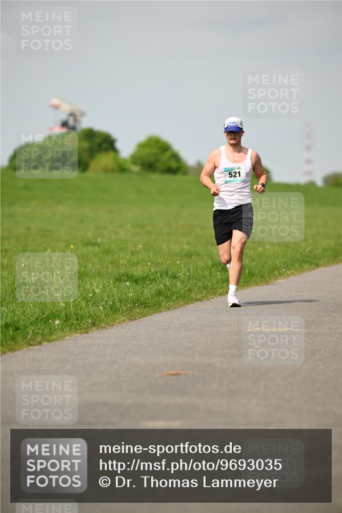 10.05.2026 - 8. Wedeler Halbmarathon Dr. Thomas Lammeyer http://msf.ph/oto/9693035 10.05.2026 11:17:05 Laufen 521 meine-sportfotos.de