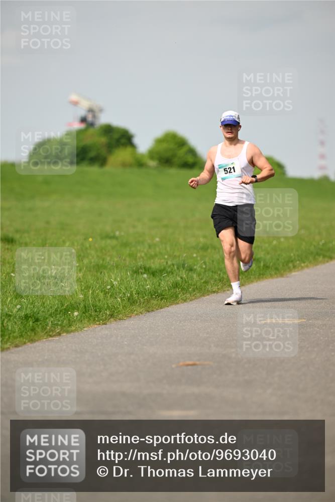 10.05.2026 - 8. Wedeler Halbmarathon Dr. Thomas Lammeyer http://msf.ph/oto/9693040 10.05.2026 11:17:05 Laufen 521 meine-sportfotos.de