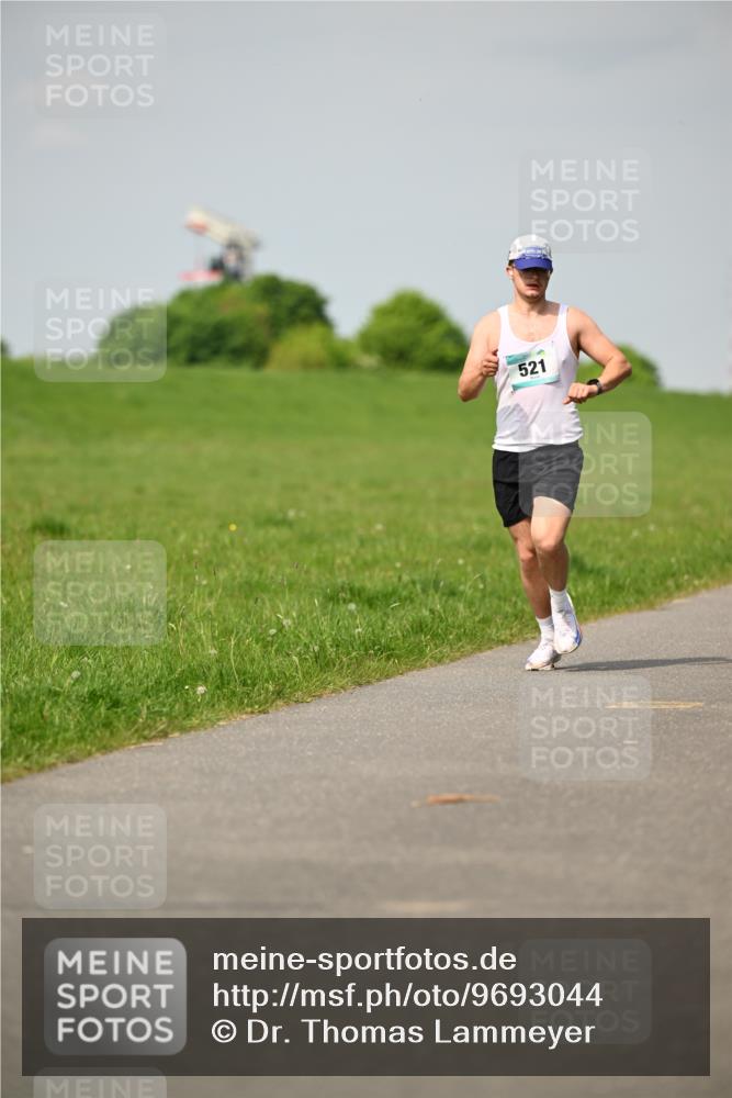 10.05.2026 - 8. Wedeler Halbmarathon Dr. Thomas Lammeyer http://msf.ph/oto/9693044 10.05.2026 11:17:05 Laufen 521 meine-sportfotos.de