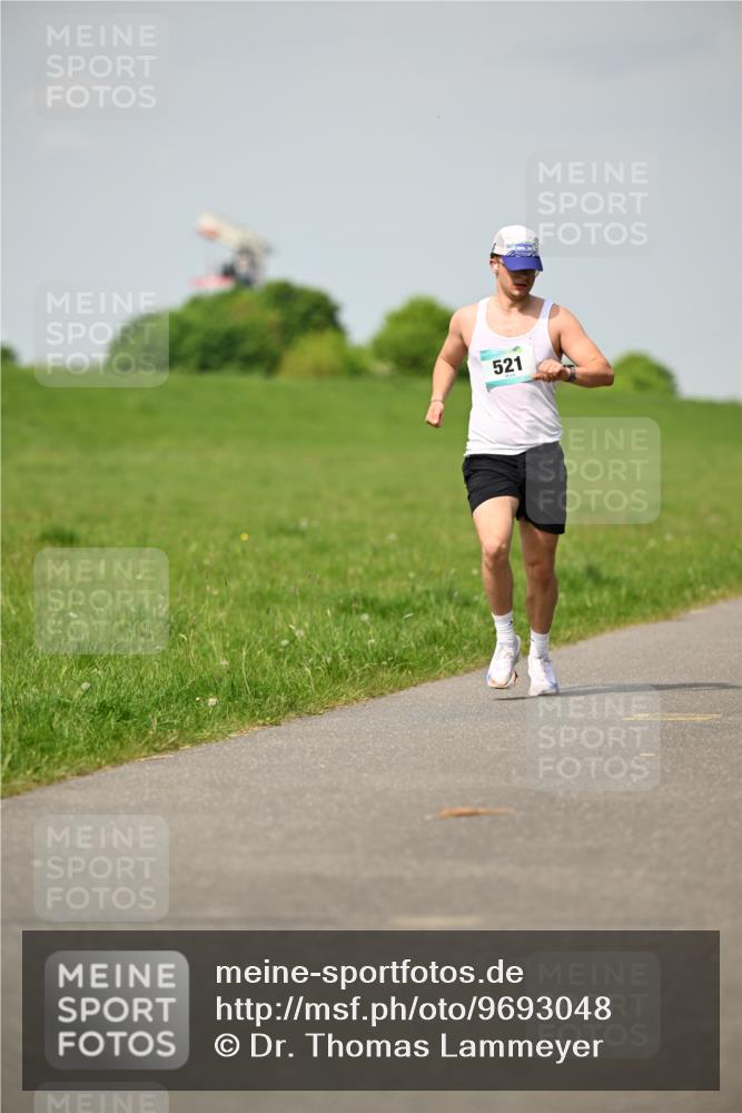 10.05.2026 - 8. Wedeler Halbmarathon Dr. Thomas Lammeyer http://msf.ph/oto/9693048 10.05.2026 11:17:05 Laufen 521 meine-sportfotos.de