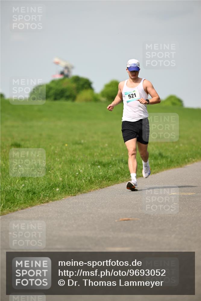 10.05.2026 - 8. Wedeler Halbmarathon Dr. Thomas Lammeyer http://msf.ph/oto/9693052 10.05.2026 11:17:06 Laufen 521 meine-sportfotos.de