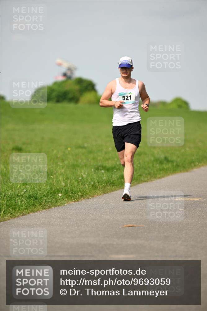 10.05.2026 - 8. Wedeler Halbmarathon Dr. Thomas Lammeyer http://msf.ph/oto/9693059 10.05.2026 11:17:06 Laufen 521 meine-sportfotos.de