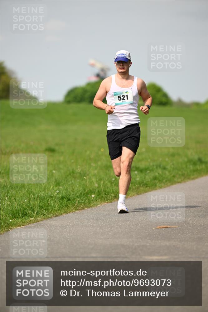 10.05.2026 - 8. Wedeler Halbmarathon Dr. Thomas Lammeyer http://msf.ph/oto/9693073 10.05.2026 11:17:07 Laufen 521 meine-sportfotos.de