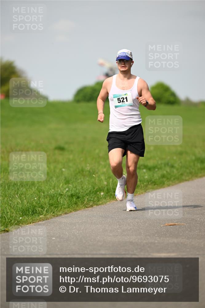 10.05.2026 - 8. Wedeler Halbmarathon Dr. Thomas Lammeyer http://msf.ph/oto/9693075 10.05.2026 11:17:07 Laufen 521 meine-sportfotos.de
