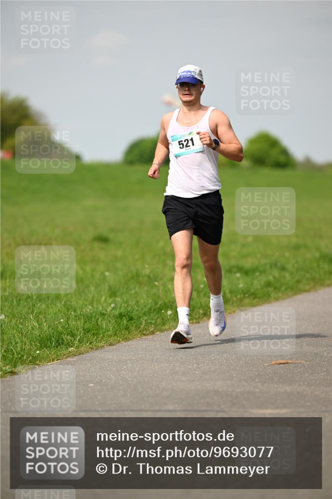 10.05.2026 - 8. Wedeler Halbmarathon Dr. Thomas Lammeyer http://msf.ph/oto/9693077 10.05.2026 11:17:07 Laufen 521 meine-sportfotos.de