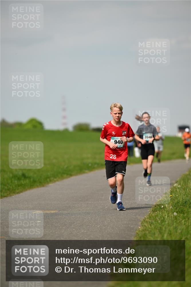 10.05.2026 - 8. Wedeler Halbmarathon Dr. Thomas Lammeyer http://msf.ph/oto/9693090 10.05.2026 11:17:15 Laufen 940 meine-sportfotos.de