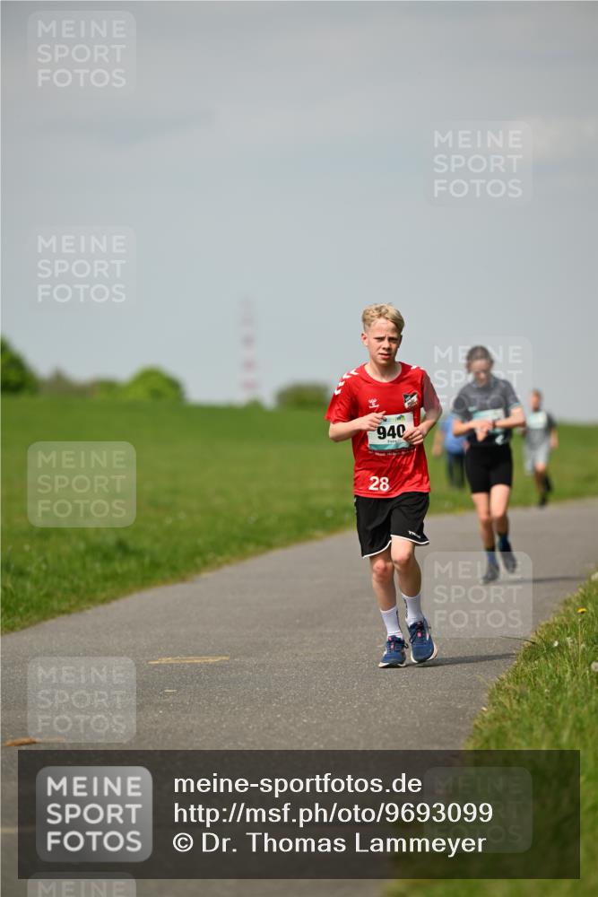 10.05.2026 - 8. Wedeler Halbmarathon Dr. Thomas Lammeyer http://msf.ph/oto/9693099 10.05.2026 11:17:16 Laufen 940 meine-sportfotos.de