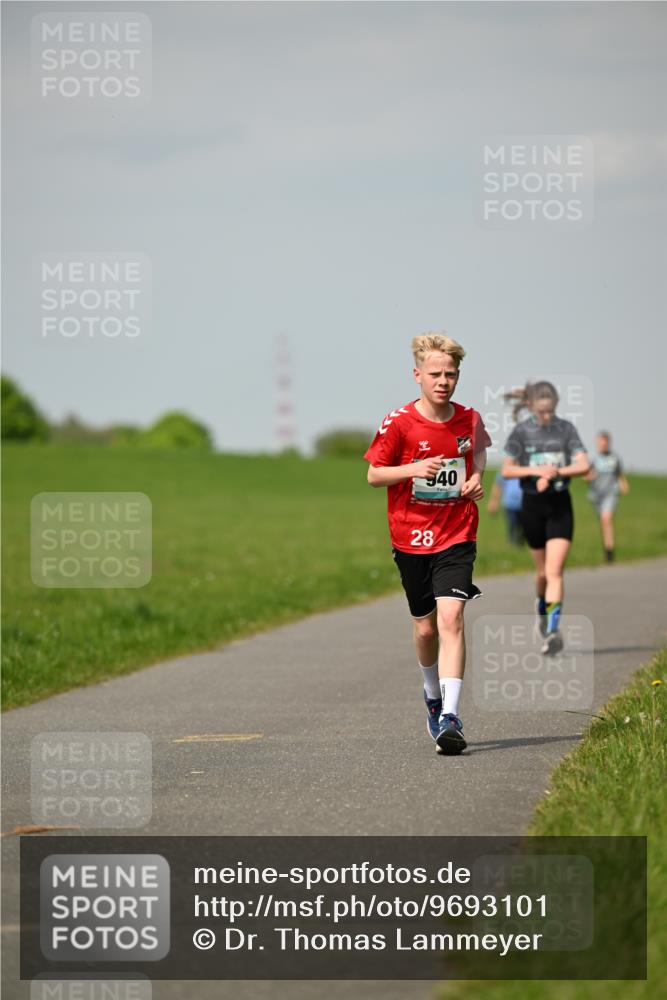 10.05.2026 - 8. Wedeler Halbmarathon Dr. Thomas Lammeyer http://msf.ph/oto/9693101 10.05.2026 11:17:16 Laufen 940 meine-sportfotos.de
