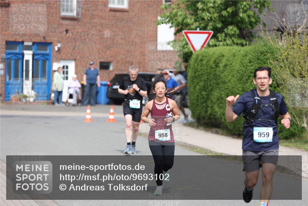 10.05.2026 - 8. Wedeler Halbmarathon Andreas Tolksdorf http://msf.ph/oto/9693102 10.05.2026 10:18:10 Laufen 311, 958, 959 meine-sportfotos.de