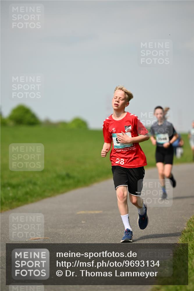 10.05.2026 - 8. Wedeler Halbmarathon Dr. Thomas Lammeyer http://msf.ph/oto/9693134 10.05.2026 11:17:18 Laufen  meine-sportfotos.de