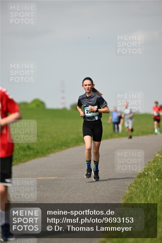 10.05.2026 - 8. Wedeler Halbmarathon Dr. Thomas Lammeyer http://msf.ph/oto/9693153 10.05.2026 11:17:19 Laufen  meine-sportfotos.de