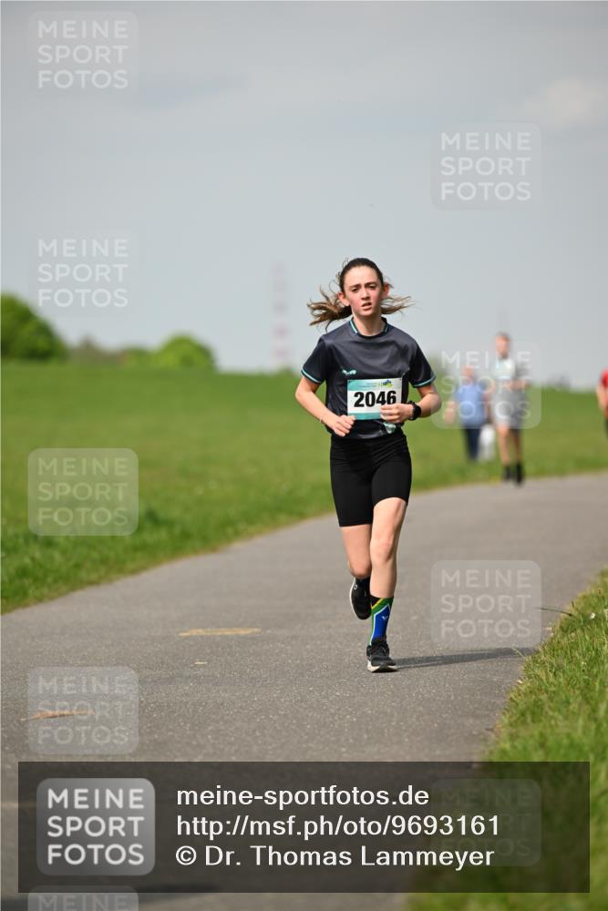 10.05.2026 - 8. Wedeler Halbmarathon Dr. Thomas Lammeyer http://msf.ph/oto/9693161 10.05.2026 11:17:20 Laufen 2046 meine-sportfotos.de