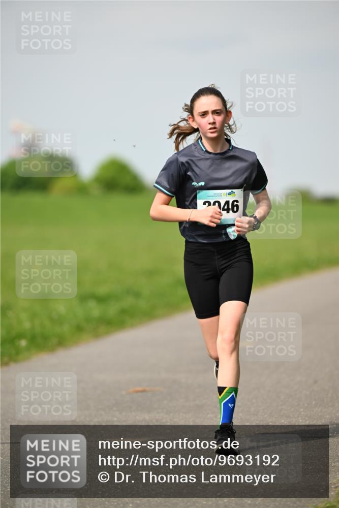 10.05.2026 - 8. Wedeler Halbmarathon Dr. Thomas Lammeyer http://msf.ph/oto/9693192 10.05.2026 11:17:22 Laufen 2046 meine-sportfotos.de