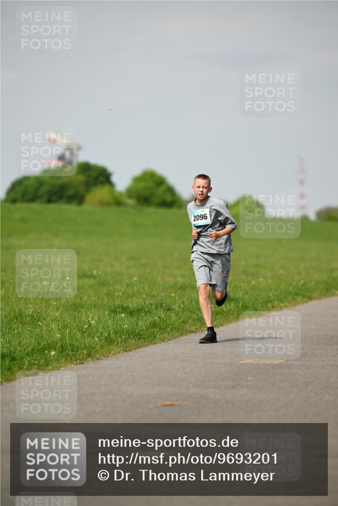 10.05.2026 - 8. Wedeler Halbmarathon Dr. Thomas Lammeyer http://msf.ph/oto/9693201 10.05.2026 11:17:28 Laufen 2096 meine-sportfotos.de
