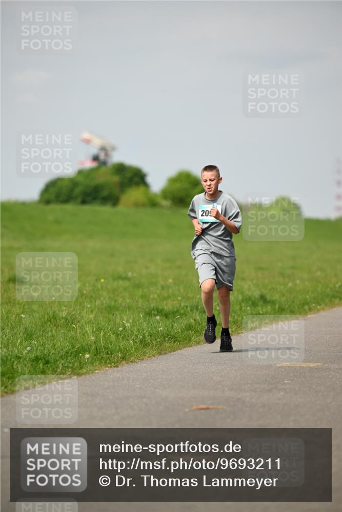 10.05.2026 - 8. Wedeler Halbmarathon Dr. Thomas Lammeyer http://msf.ph/oto/9693211 10.05.2026 11:17:29 Laufen  meine-sportfotos.de