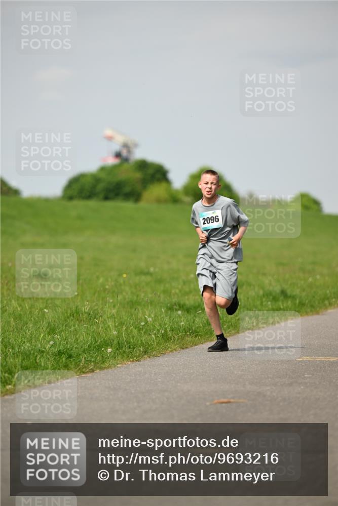 10.05.2026 - 8. Wedeler Halbmarathon Dr. Thomas Lammeyer http://msf.ph/oto/9693216 10.05.2026 11:17:29 Laufen 2096 meine-sportfotos.de
