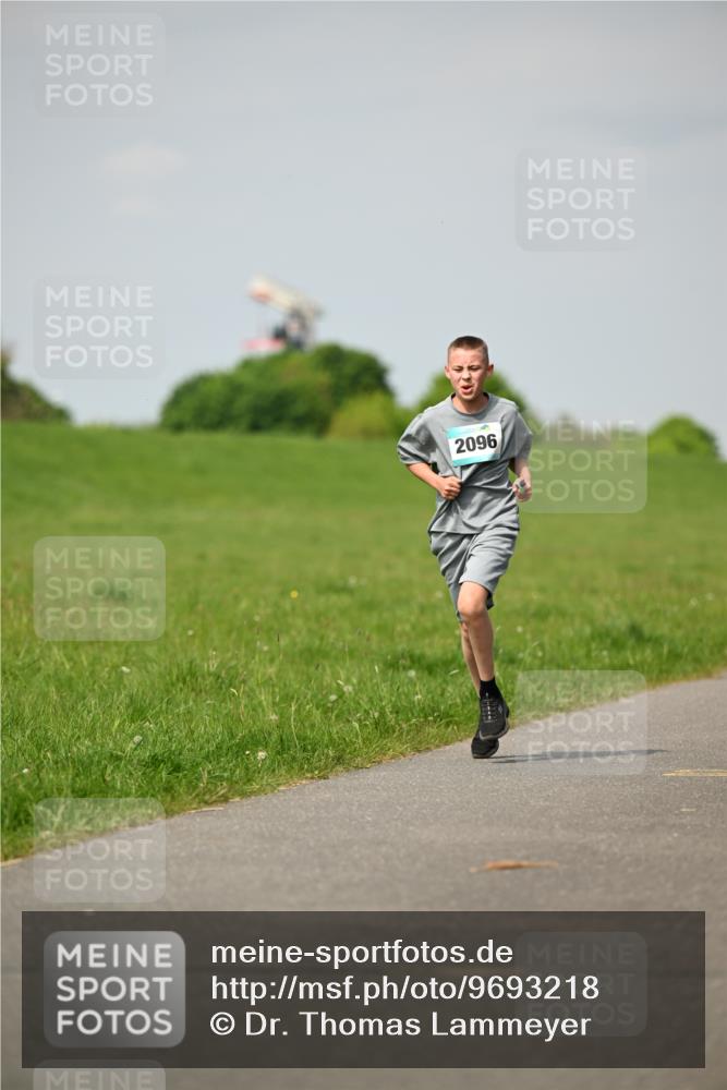 10.05.2026 - 8. Wedeler Halbmarathon Dr. Thomas Lammeyer http://msf.ph/oto/9693218 10.05.2026 11:17:29 Laufen 2096 meine-sportfotos.de