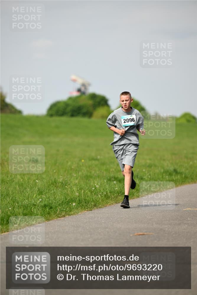 10.05.2026 - 8. Wedeler Halbmarathon Dr. Thomas Lammeyer http://msf.ph/oto/9693220 10.05.2026 11:17:29 Laufen 2096 meine-sportfotos.de