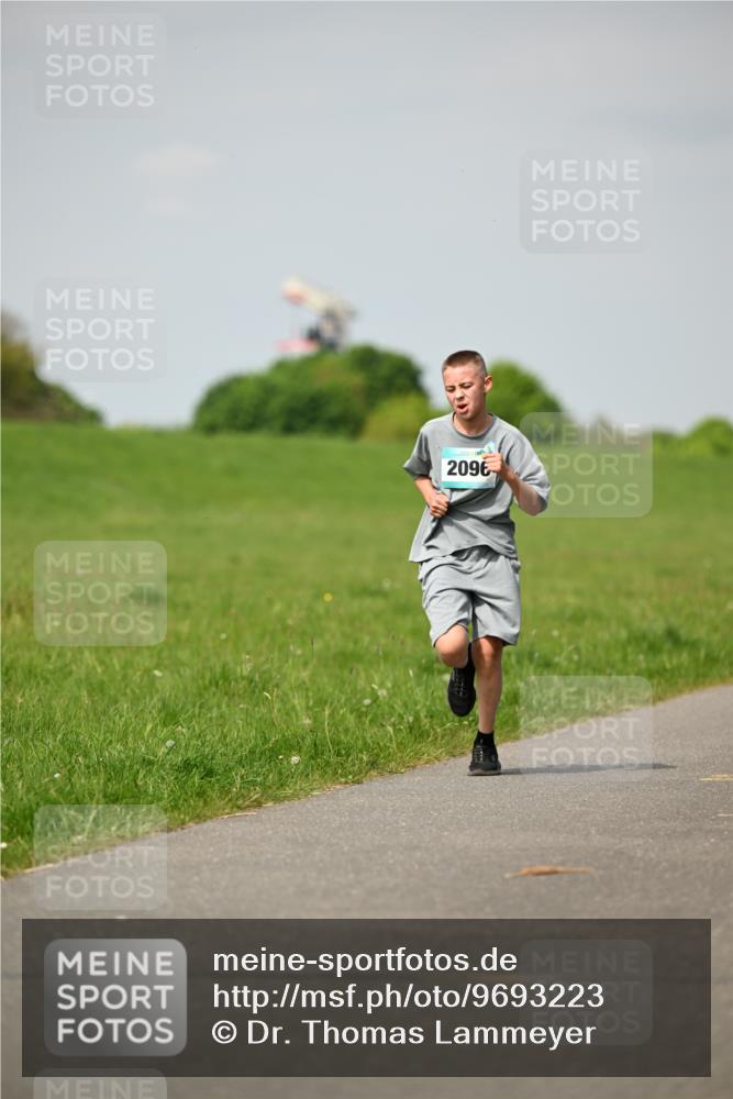 10.05.2026 - 8. Wedeler Halbmarathon Dr. Thomas Lammeyer http://msf.ph/oto/9693223 10.05.2026 11:17:30 Laufen 2096 meine-sportfotos.de