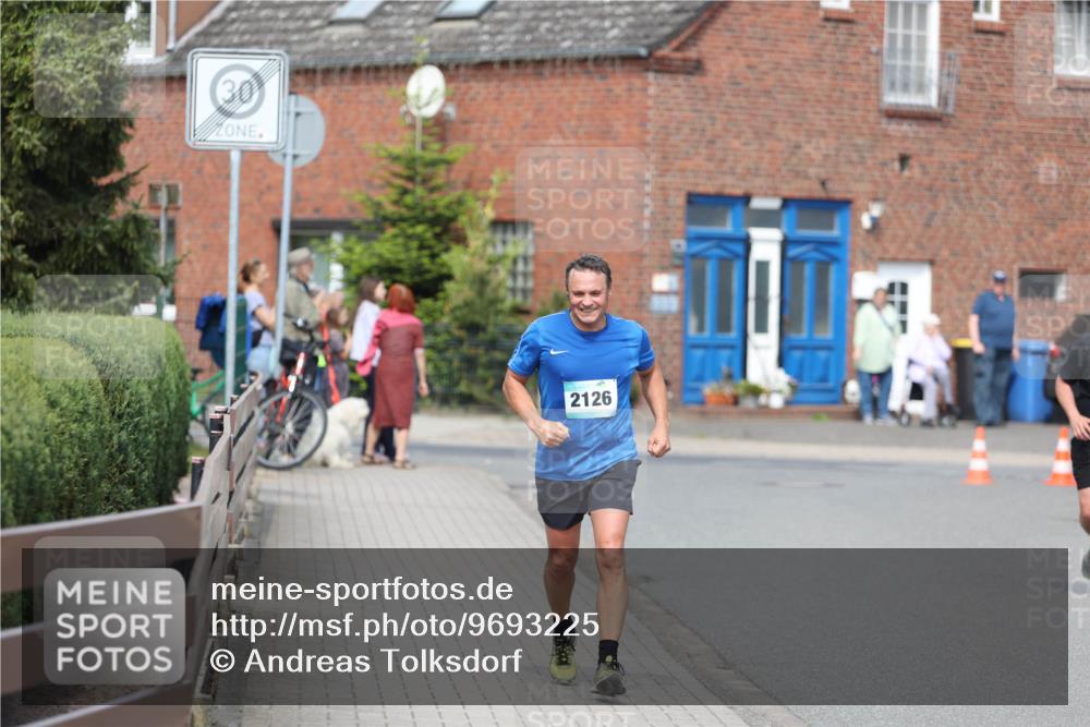 10.05.2026 - 8. Wedeler Halbmarathon Andreas Tolksdorf http://msf.ph/oto/9693225 10.05.2026 10:18:32 Laufen 30, 2126 meine-sportfotos.de