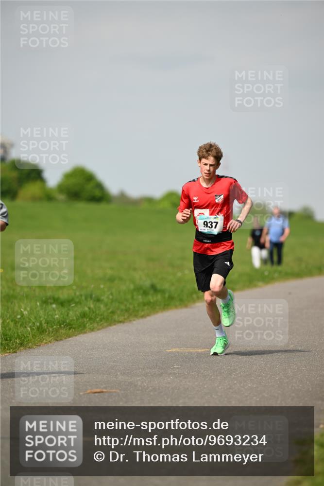 10.05.2026 - 8. Wedeler Halbmarathon Dr. Thomas Lammeyer http://msf.ph/oto/9693234 10.05.2026 11:17:31 Laufen 937 meine-sportfotos.de