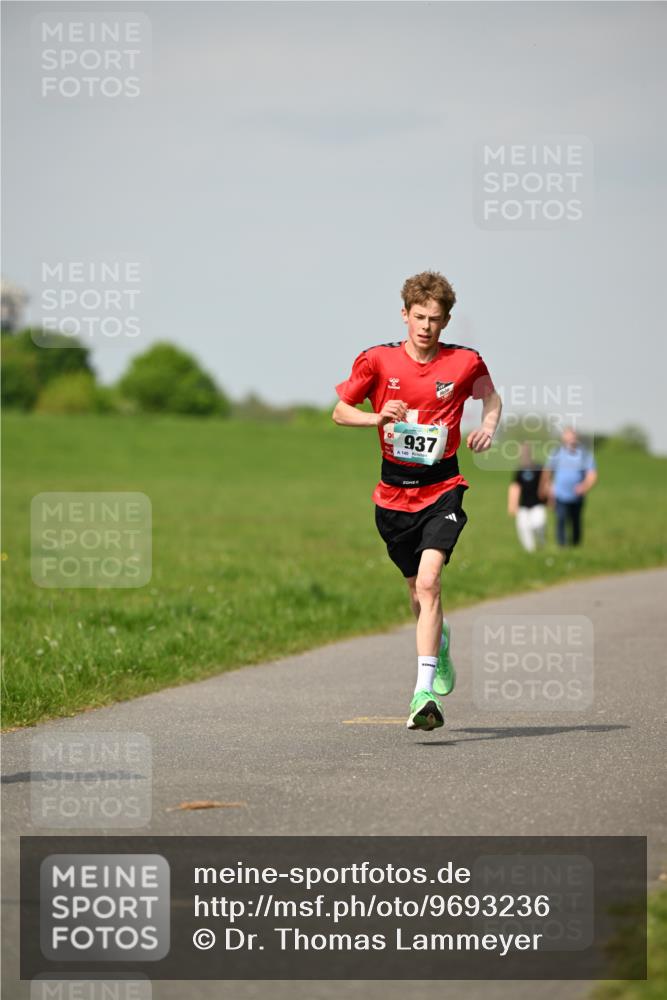 10.05.2026 - 8. Wedeler Halbmarathon Dr. Thomas Lammeyer http://msf.ph/oto/9693236 10.05.2026 11:17:31 Laufen 937 meine-sportfotos.de