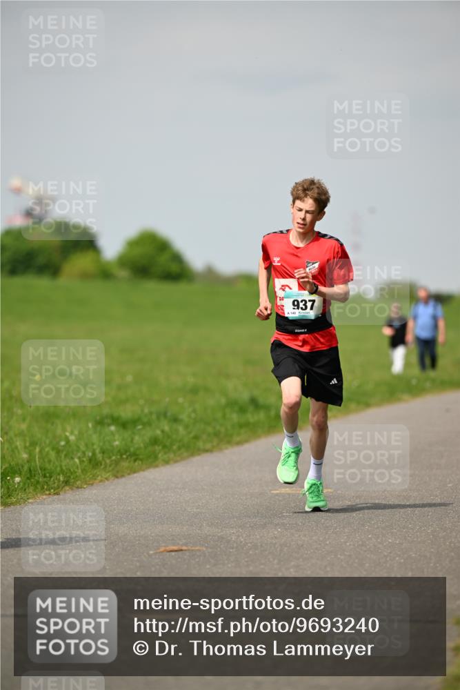 10.05.2026 - 8. Wedeler Halbmarathon Dr. Thomas Lammeyer http://msf.ph/oto/9693240 10.05.2026 11:17:31 Laufen 937, 140 meine-sportfotos.de