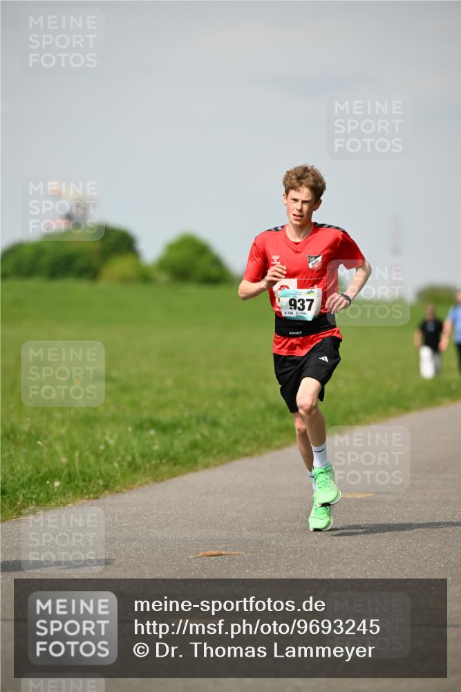 10.05.2026 - 8. Wedeler Halbmarathon Dr. Thomas Lammeyer http://msf.ph/oto/9693245 10.05.2026 11:17:32 Laufen 937, 140 meine-sportfotos.de