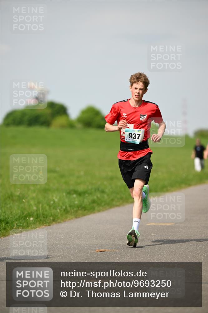 10.05.2026 - 8. Wedeler Halbmarathon Dr. Thomas Lammeyer http://msf.ph/oto/9693250 10.05.2026 11:17:32 Laufen 937 meine-sportfotos.de