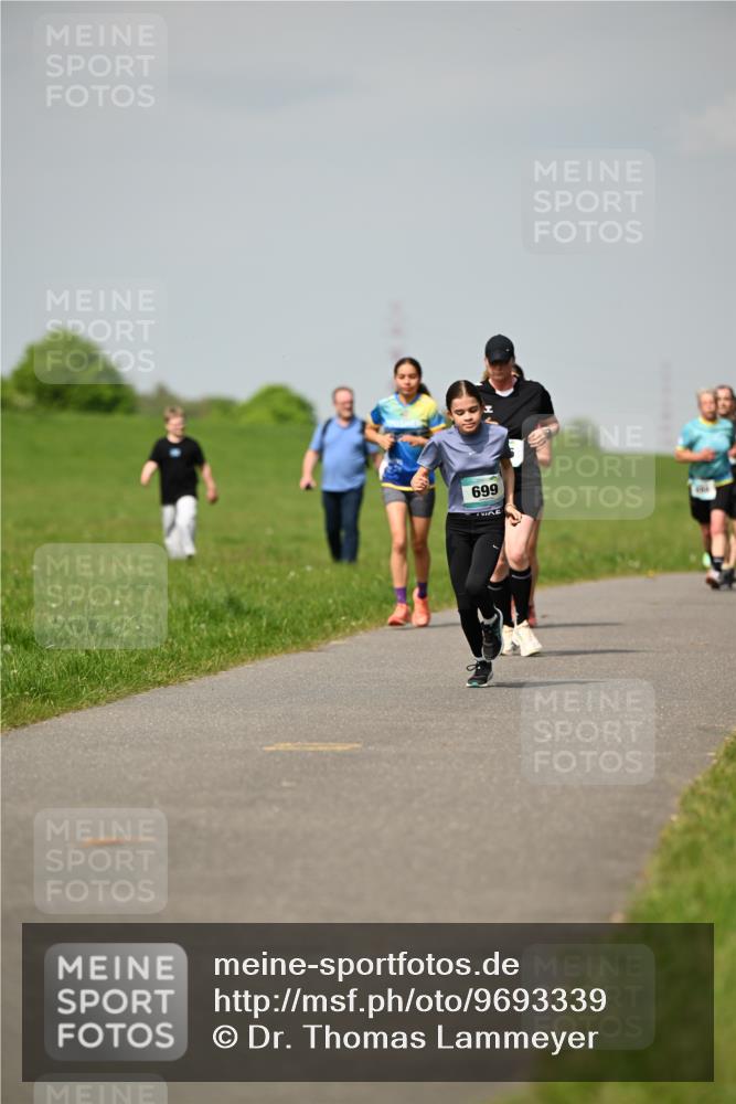 10.05.2026 - 8. Wedeler Halbmarathon Dr. Thomas Lammeyer http://msf.ph/oto/9693339 10.05.2026 11:17:42 Laufen 699 meine-sportfotos.de