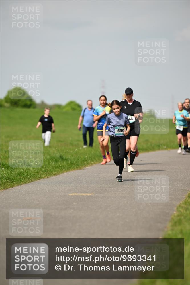10.05.2026 - 8. Wedeler Halbmarathon Dr. Thomas Lammeyer http://msf.ph/oto/9693341 10.05.2026 11:17:42 Laufen 699 meine-sportfotos.de