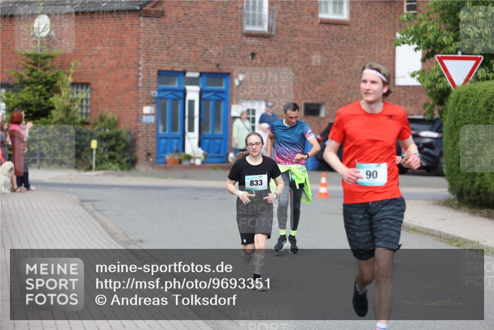 10.05.2026 - 8. Wedeler Halbmarathon Andreas Tolksdorf http://msf.ph/oto/9693351 10.05.2026 10:18:59 Laufen 90, 833 meine-sportfotos.de
