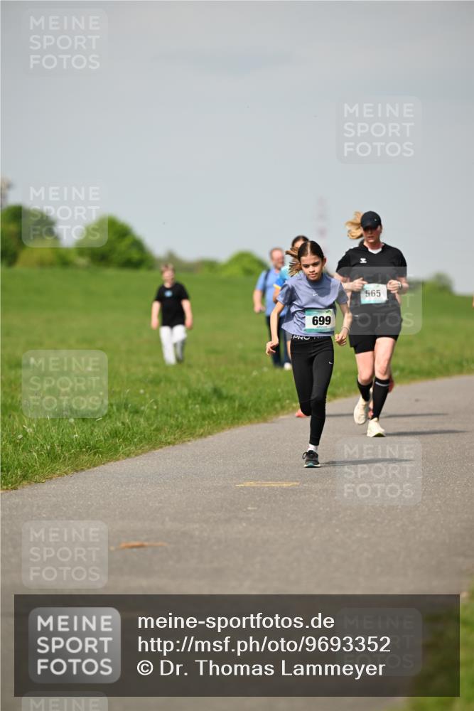 10.05.2026 - 8. Wedeler Halbmarathon Dr. Thomas Lammeyer http://msf.ph/oto/9693352 10.05.2026 11:17:43 Laufen 699, 565 meine-sportfotos.de