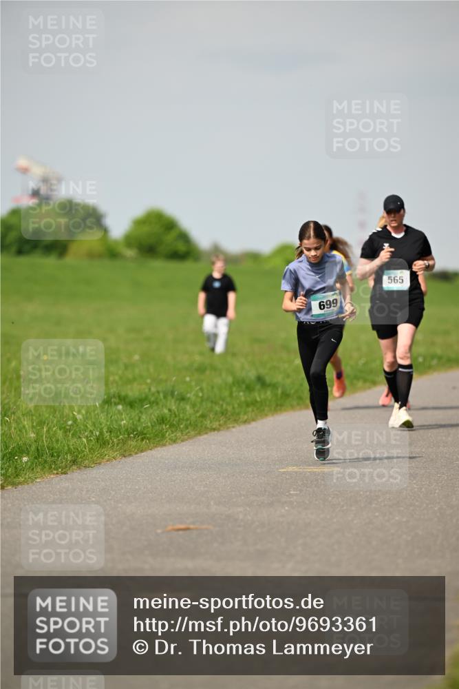 10.05.2026 - 8. Wedeler Halbmarathon Dr. Thomas Lammeyer http://msf.ph/oto/9693361 10.05.2026 11:17:44 Laufen 699, 565 meine-sportfotos.de