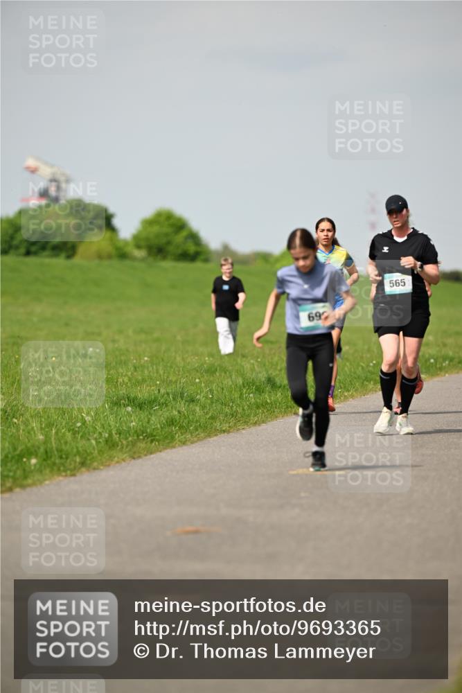 10.05.2026 - 8. Wedeler Halbmarathon Dr. Thomas Lammeyer http://msf.ph/oto/9693365 10.05.2026 11:17:44 Laufen 692, 565 meine-sportfotos.de